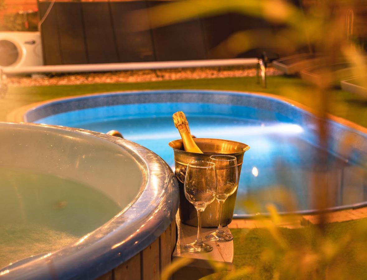 Domek Inosasino Z Basenem I Sauna المظهر الخارجي الصورة